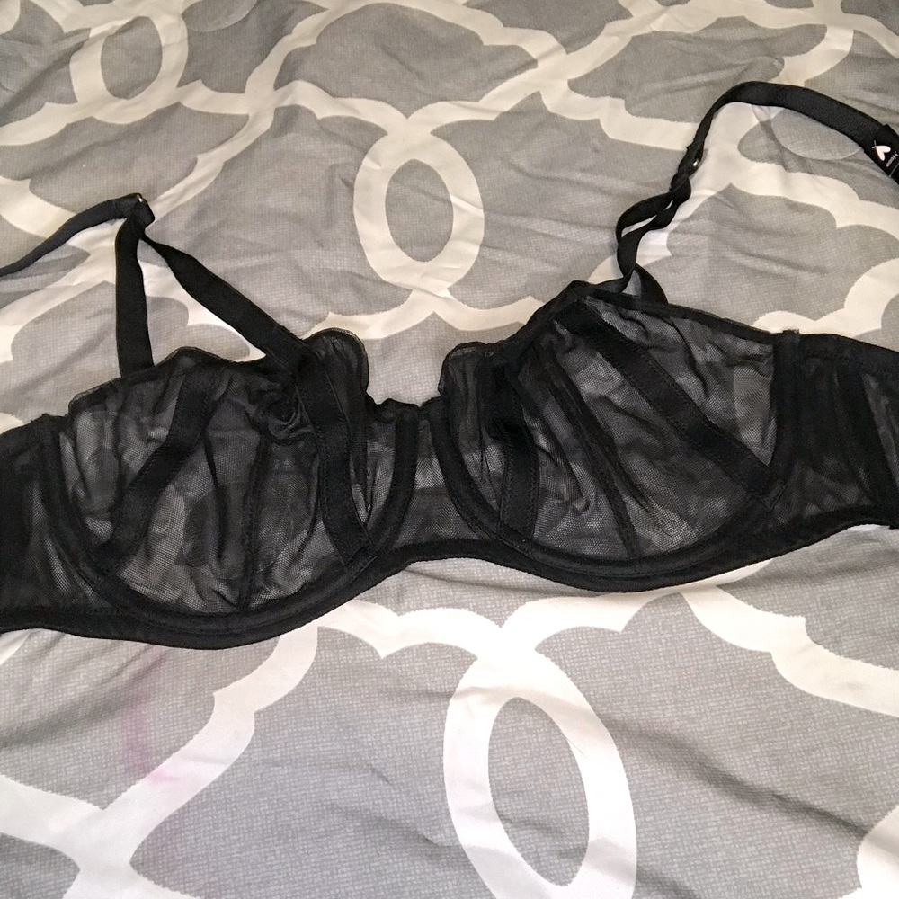 COPY - Sexy black Victorias Secret bra 34ddd